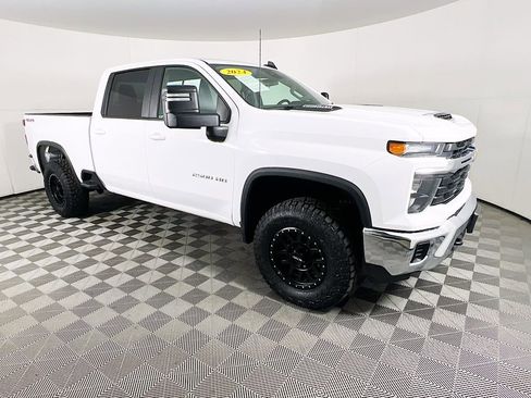Used 2024 Chevrolet Silverado 2500 LT image 1