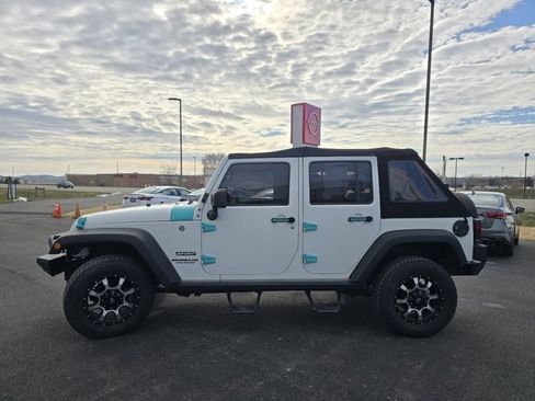 Used 2017 Jeep Wrangler Unlimited Sport w/ Connectivity Group image 9