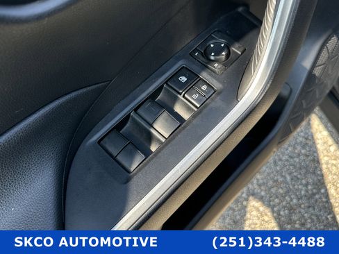 Used 2021 Toyota RAV4 XLE Premium image 21