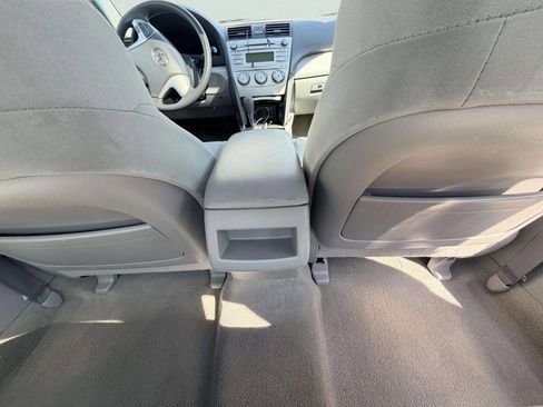 Used 2010 Toyota Camry LE FWD image 24