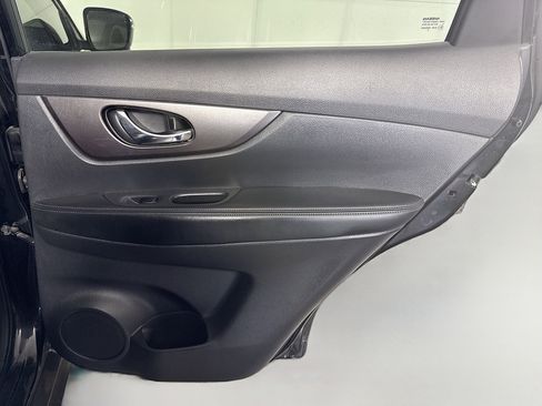 Used 2016 Nissan Rogue SV w/ SV Premium Package image 28