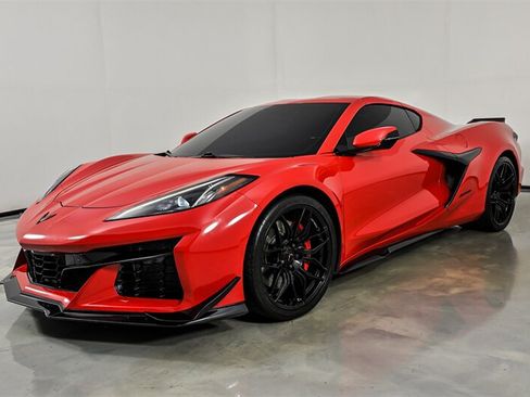 Used 2023 Chevrolet Corvette Z06 w/ Engine Appearance Package RWD image 5