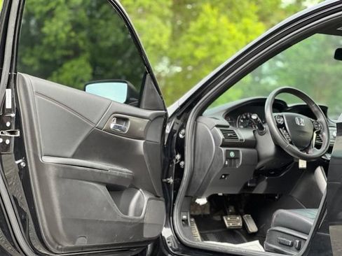 Used 2017 Honda Accord Sport Special Edition image 9