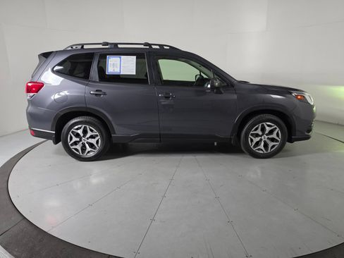 Used 2024 Subaru Forester Premium AWD/4WD image 6
