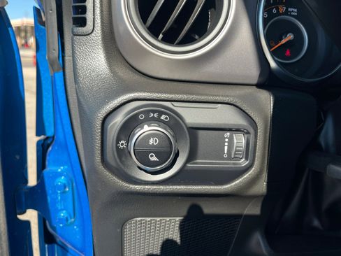 Certified 2023 Jeep Gladiator Sport w/ Trailer Tow Package image 33