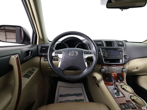 Used 2013 Toyota Highlander Limited image 30