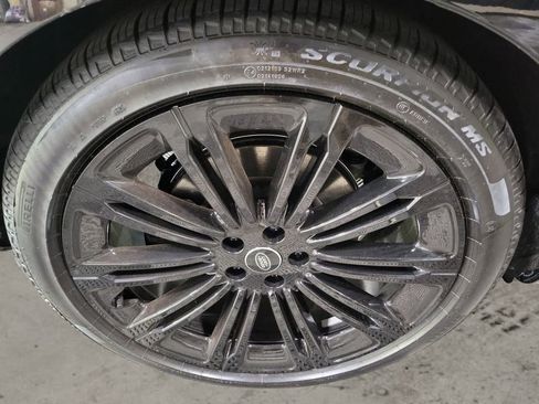 New 2025 Land Rover Range Rover SE image 12