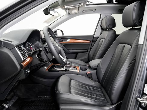 Used 2023 Audi Q5 2.0T Premium w/ Convenience Package image 6