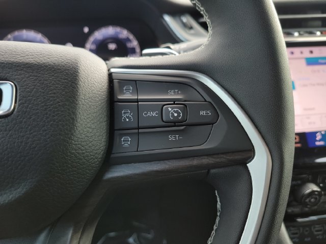 Certified 2024 Jeep Grand Cherokee Limited w/ Black Appearance Package AWD/4WD image 27