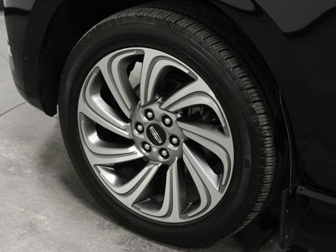 Used 2023 Lincoln Navigator L 2WD image 10