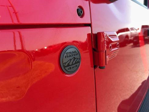 Used 2024 Jeep Gladiator Sport image 11