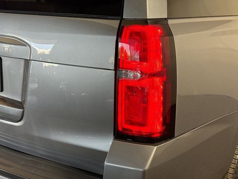 Used 2020 Chevrolet Suburban LT image 32