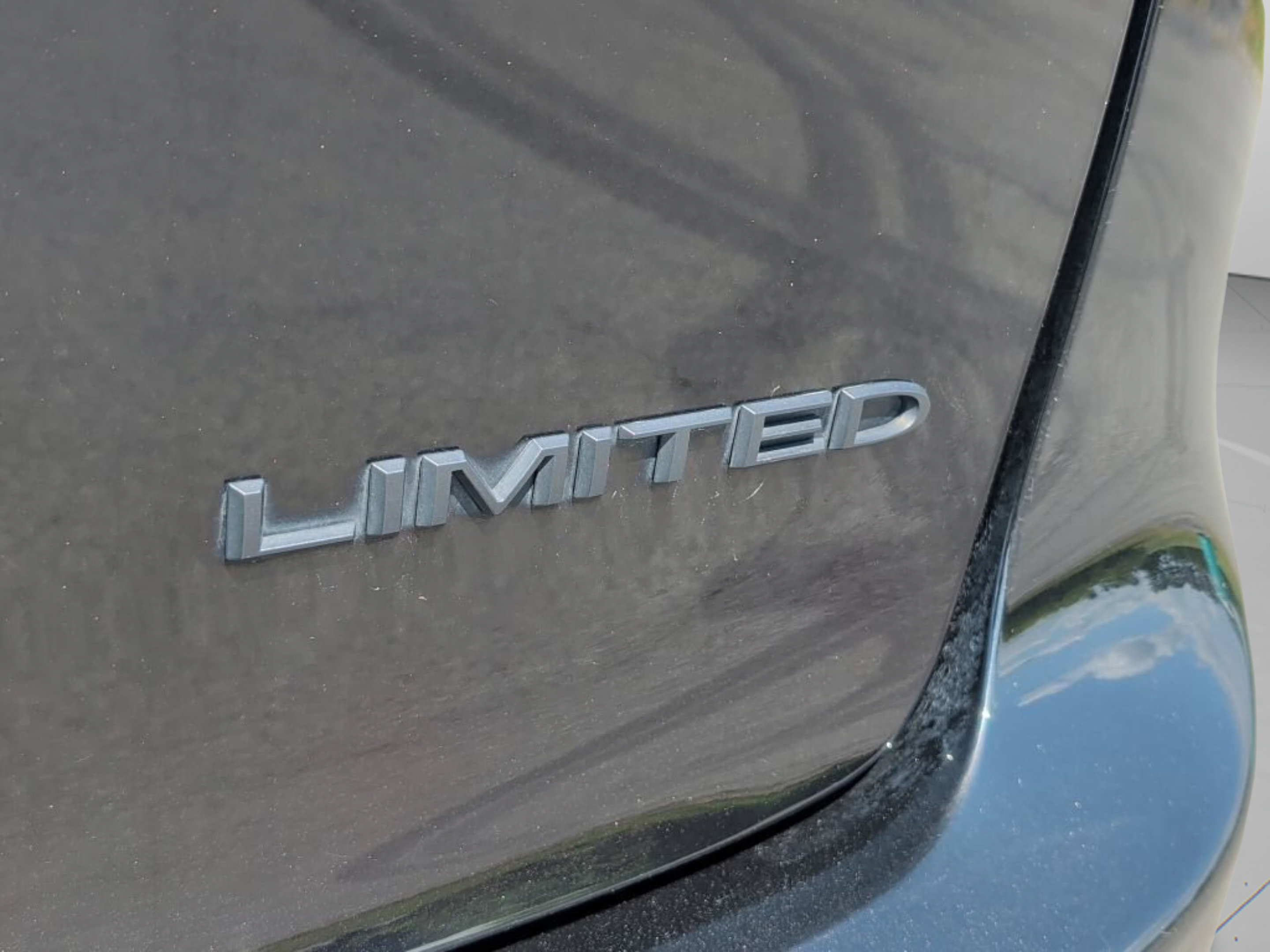Used 2025 Chrysler Pacifica Limited FWD image 57