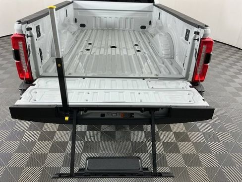 Used 2025 Ford F450 Lariat w/ FX4 Off-Road Package AWD/4WD image 8