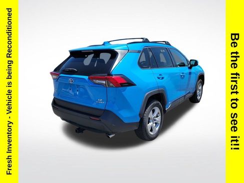 Used 2019 Toyota RAV4 LE w/ Carpet Mat Package AWD/4WD image 5