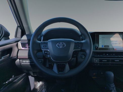 Used 2025 Toyota Camry LE image 12