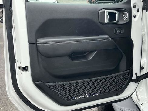 Used 2019 Jeep Wrangler Unlimited Sahara image 14