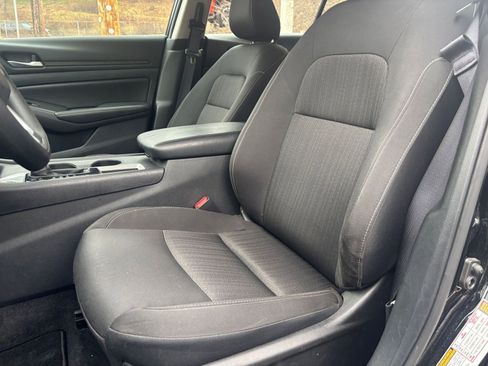 Used 2025 Nissan Altima 2.5 SV FWD image 37