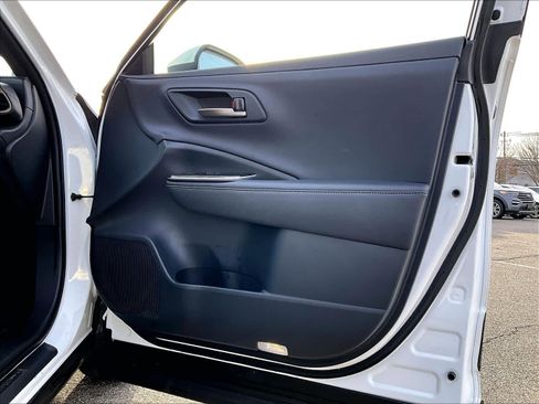 Used 2025 Toyota Crown Platinum image 12