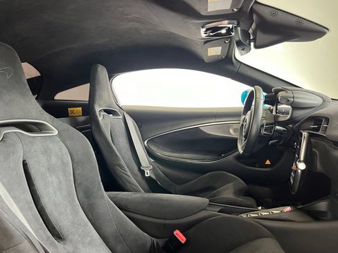 Used 2023 McLaren Artura RWD image 20