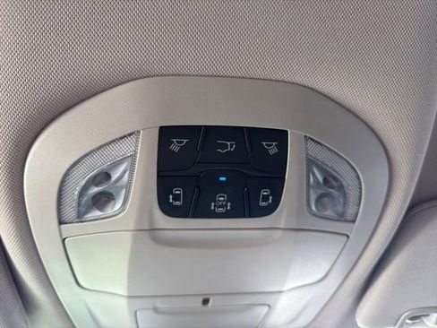 Used 2023 Chrysler Voyager LX FWD image 28