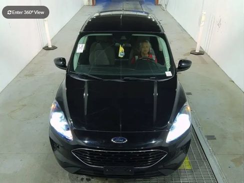 Used 2021 Ford Escape SE w/ SE Sport Appearance Package FWD image 3