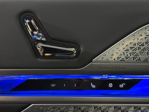 Used 2024 BMW i7 xDrive60 w/ Executive Package image 17