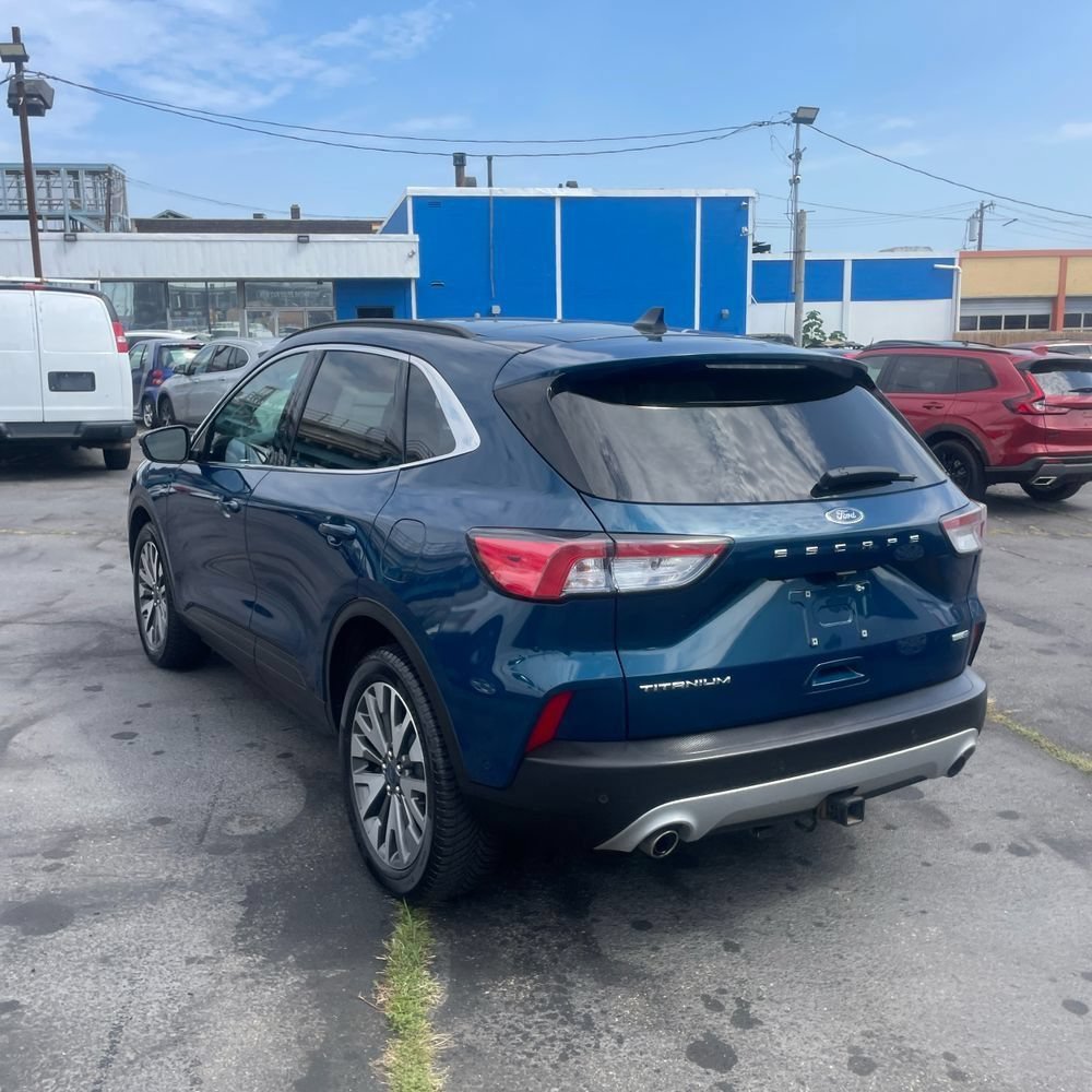 Used 2020 Ford Escape Titanium w/ Titanium Premium Package 2.0 AWD/4WD image 4