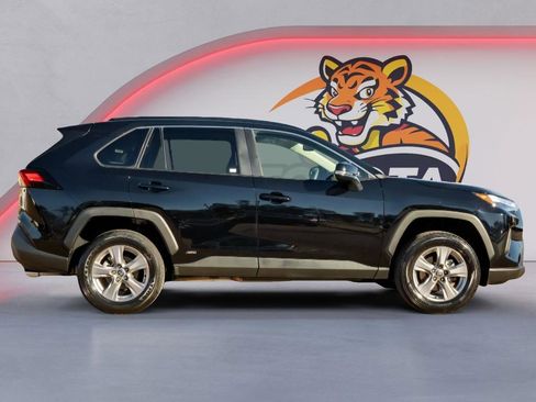 Used 2025 Toyota RAV4 XLE image 4