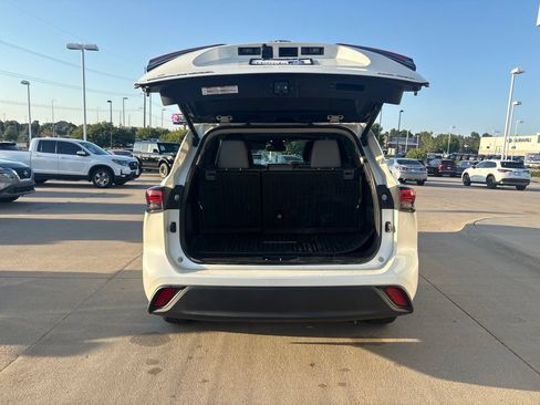 Used 2020 Toyota Highlander XLE AWD/4WD image 41
