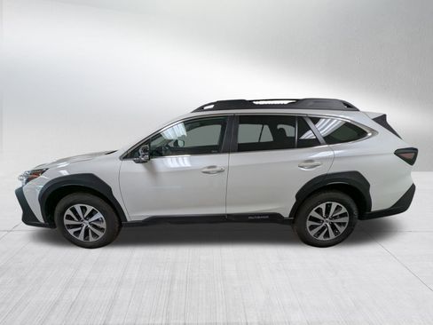 Used 2025 Subaru Outback Premium image 2