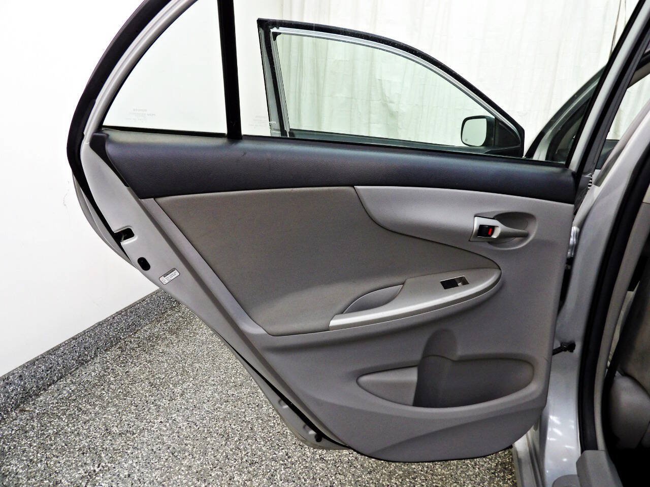 Used 2013 Toyota Corolla LE w/ Preferred Accessory Pkg #2 FWD image 15