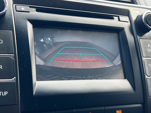 Used 2015 Toyota Camry SE FWD image 18