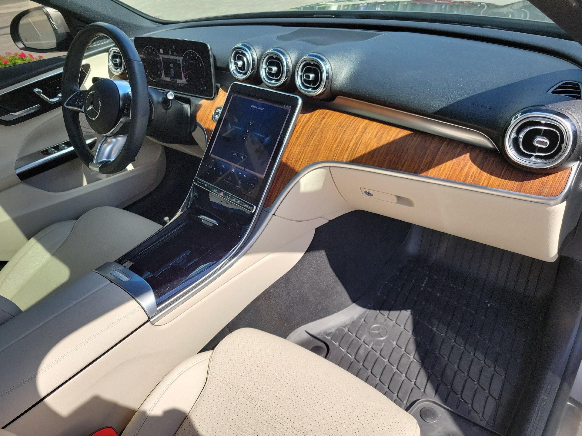 Used 2023 Mercedes-Benz C 300 Sedan image 3