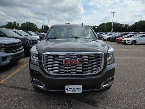 Used 2019 GMC Yukon XL Denali w/ Denali Ultimate Package AWD/4WD image 12