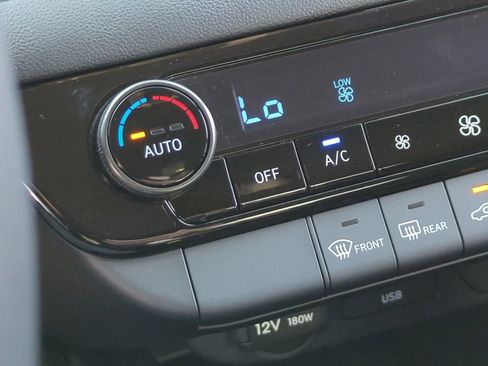 Certified 2025 Hyundai Elantra SEL image 27