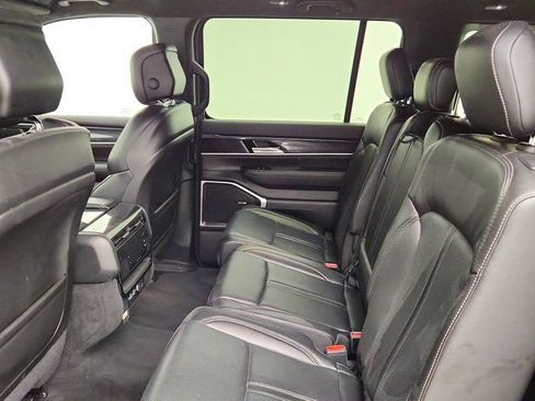 Used 2023 Jeep Wagoneer 4WD image 18