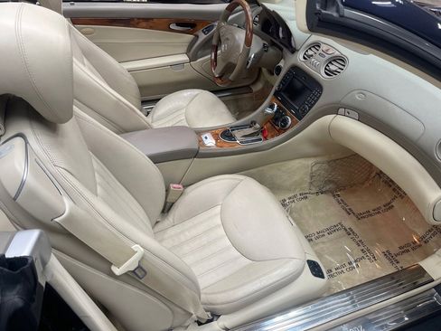 Used 2009 Mercedes-Benz SL 550 w/ Premium I Pkg image 16