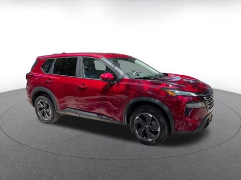 Used 2025 Nissan Rogue SV AWD/4WD image 2