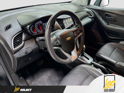 Used 2018 Chevrolet Trax LT w/ LT Convenience Package FWD image 12