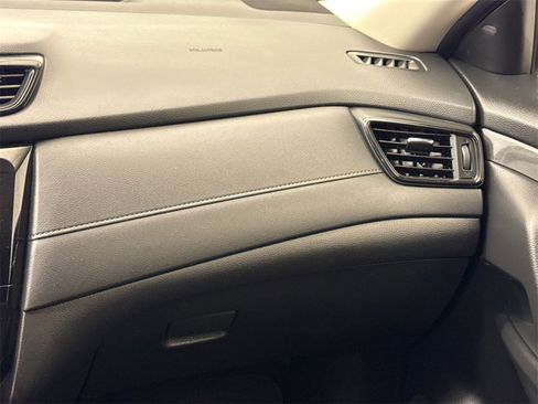 Used 2017 Nissan Rogue SV image 17