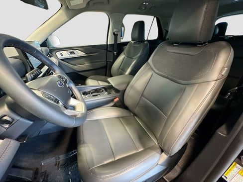Used 2025 Ford Explorer Active w/ Active Comfort Package AWD/4WD image 18