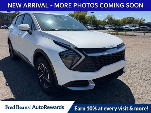 Used 2025 Kia Sportage LX AWD/4WD image 3