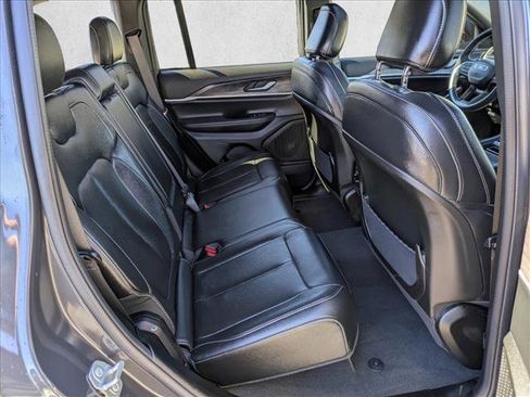 Used 2024 Jeep Grand Cherokee Limited image 21