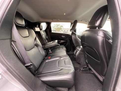Used 2021 Jeep Cherokee Latitude Lux w/ Comfort/Convenience Group AWD/4WD image 31