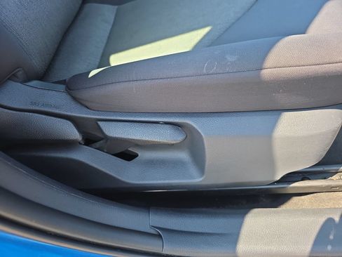 Used 2019 Toyota Camry LE FWD image 33