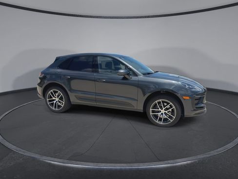 Used 2025 Porsche Macan AWD/4WD image 2