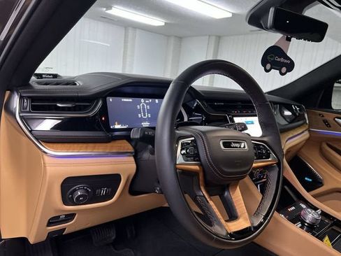 Used 2024 Jeep Grand Cherokee L Summit AWD/4WD image 10