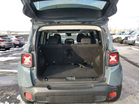 Used 2018 Jeep Renegade Altitude w/ UConnect 8.4 Nav Group image 25