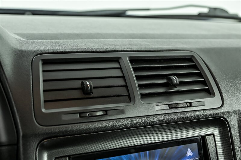 Used 2010 Dodge Challenger R/T w/ Sound Group RWD image 22